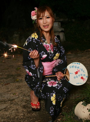 Hot Japanese lady in kimono Eri Hoshikawa